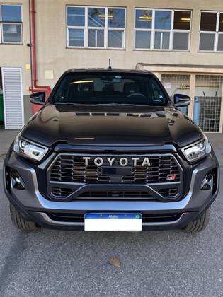TOYOTA HILUX 2.8 D-4D TURBO DIESEL CD GR-S 4X4 AUTOMÁTICO TOYOTA HILUX 2.8 D-4D TURBO DIESEL CD GR-S 4X4 AUTOMÁTICO